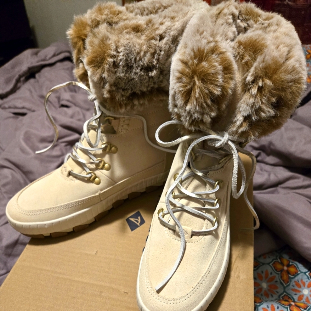 Sperry snow boots sz 8.5